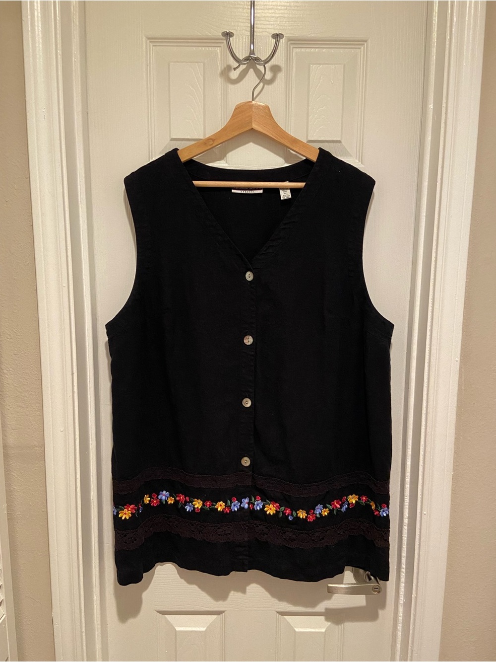 Amanda Smith II Dresses Long Black Vest with Floral and Lace Trim